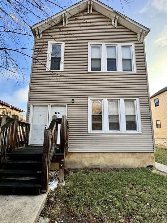 4237 S Princeton Ave in Chicago, IL - Building Photo