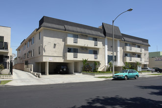 Wilshire Serrano Towers in Los Angeles, CA - Building Photo - Building Photo