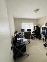 9431 NW 10th St in Pembroke Pines, FL - Foto de edificio - Building Photo