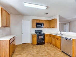 3875 Fox Run Dr in Fort Worth, TX - Building Photo - Building Photo