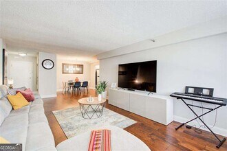 2479 Peachtree Rd NE in Atlanta, GA - Building Photo - Building Photo