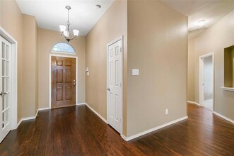 10145 Red Bluff Ln in Fort Worth, TX - Foto de edificio - Building Photo