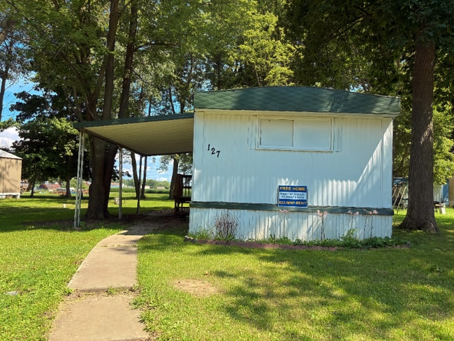 1100 W Locust St in Canton, IL - Building Photo - Building Photo