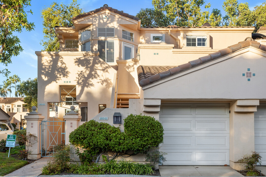 16041 Circa de Lindo in Rancho Santa Fe, CA - Foto de edificio