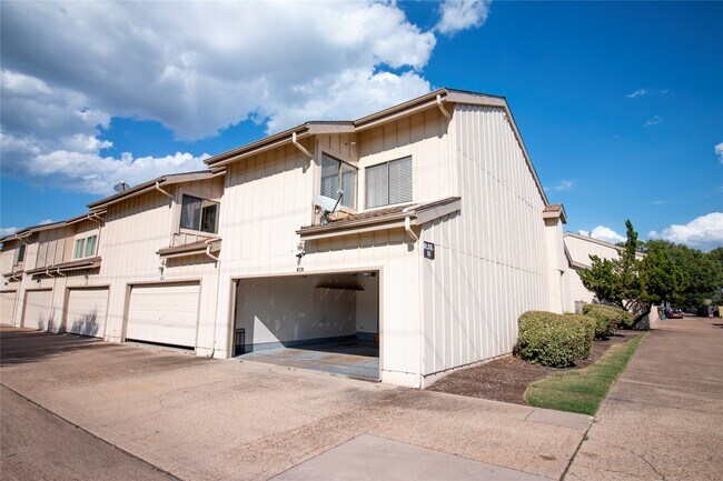 3162 Windchase Blvd in Houston, TX - Building Photo - Building Photo