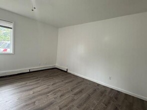 687 Jersey Ave-Unit -#5 in Greenwood Lake, NY - Building Photo - Building Photo