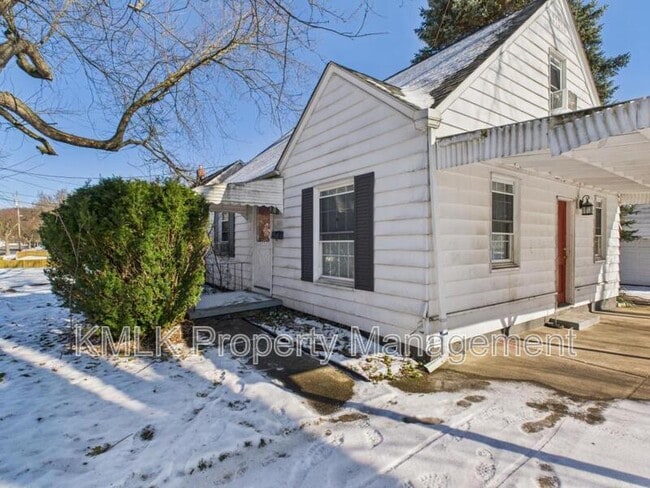 871 Kennebec Ave in Akron, OH - Building Photo - Building Photo