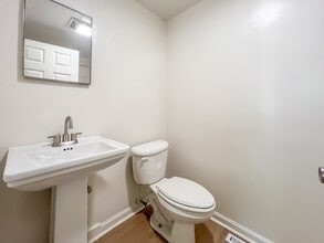 7 Fox Hill Dr in Kilmarnock, VA - Building Photo - Building Photo