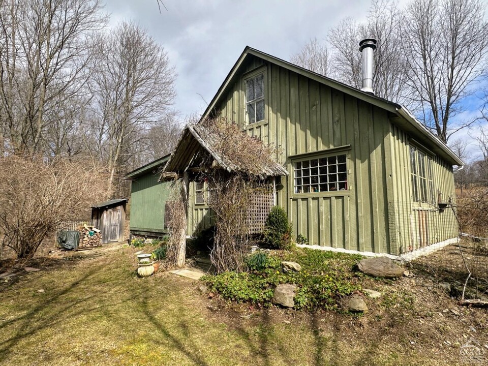 1423 Co Rte 7 in Ancram, NY - Building Photo