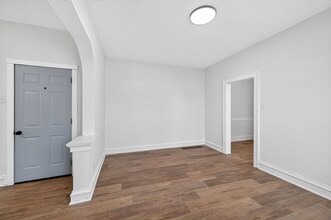 5803 S Kings Highway Blvd in St. Louis, MO - Foto de edificio - Building Photo