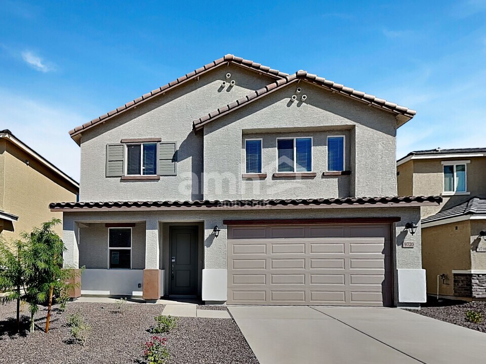 9720 W Parkway Dr in Tolleson, AZ - Building Photo