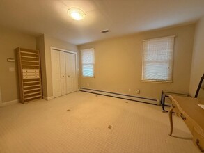 33 Redwood Rd, Unit #1 in Newton, MA - Foto de edificio - Building Photo