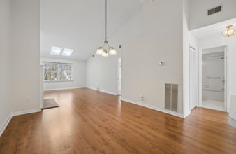 20 Alexandria Way in Basking Ridge, NJ - Foto de edificio - Building Photo