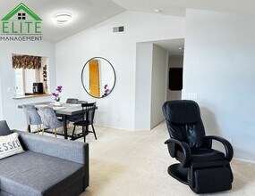 8489 Camino Vista Way in Elk Grove, CA - Building Photo - Building Photo
