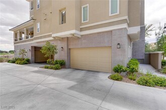 9133 Las Manaitas Ave in Las Vegas, NV - Building Photo - Building Photo