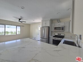 6641 Chimineas Ave in Los Angeles, CA - Building Photo - Building Photo