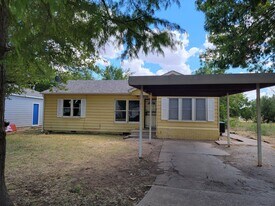 1816 NW Pollard Ave in Lawton, OK - Building Photo