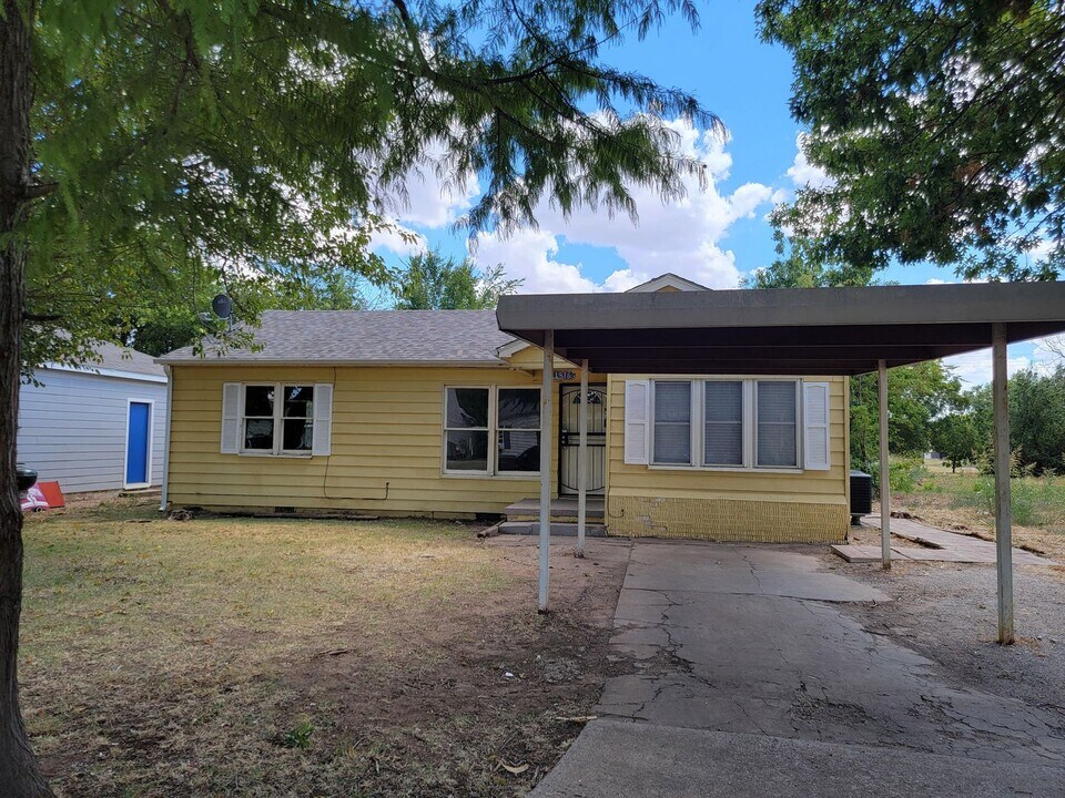 1816 NW Pollard Ave in Lawton, OK - Building Photo