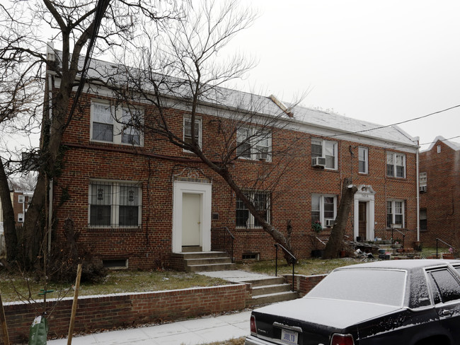 1614 21st Pl SE in Washington, DC - Foto de edificio - Building Photo