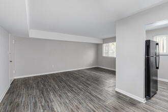 Regency Court Apartments in Suitland, MD - Building Photo - Interior Photo