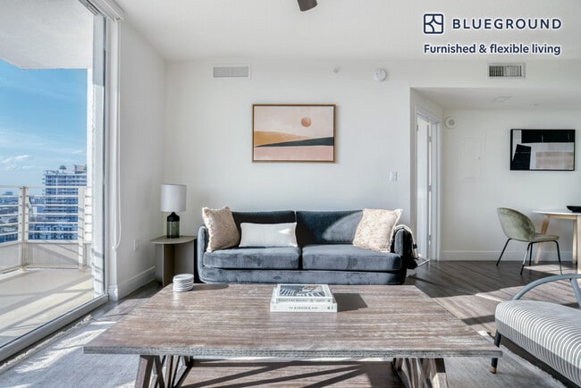 110 SW 12th St in Miami, FL - Building Photo - Building Photo