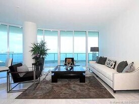 100 S Pointe Dr in Miami Beach, FL - Building Photo - Building Photo