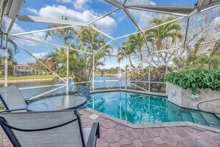 548 Robin Ln, Unit E in Jupiter, FL - Building Photo