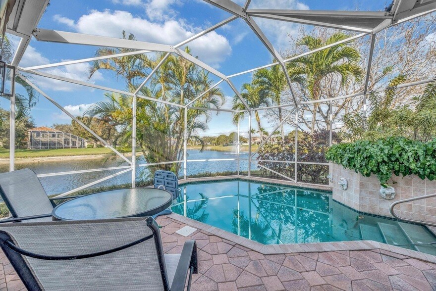 548 Robin Ln, Unit E in Jupiter, FL - Building Photo