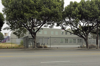 330 S Alameda St in Los Angeles, CA - Building Photo - Building Photo