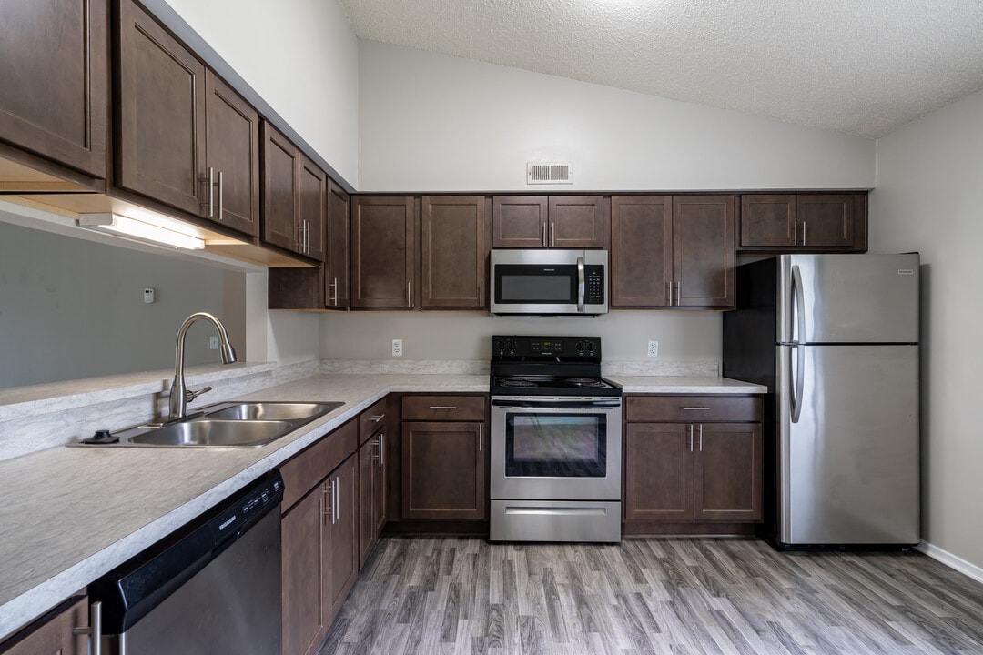 Boulevard Apartments in Auburn Hills, MI - Building Photo