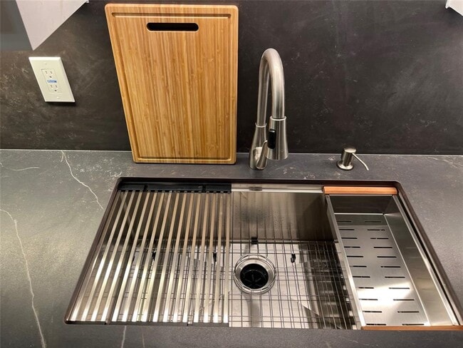 5604 Woodrow Ave in Austin, TX - Building Photo - Building Photo