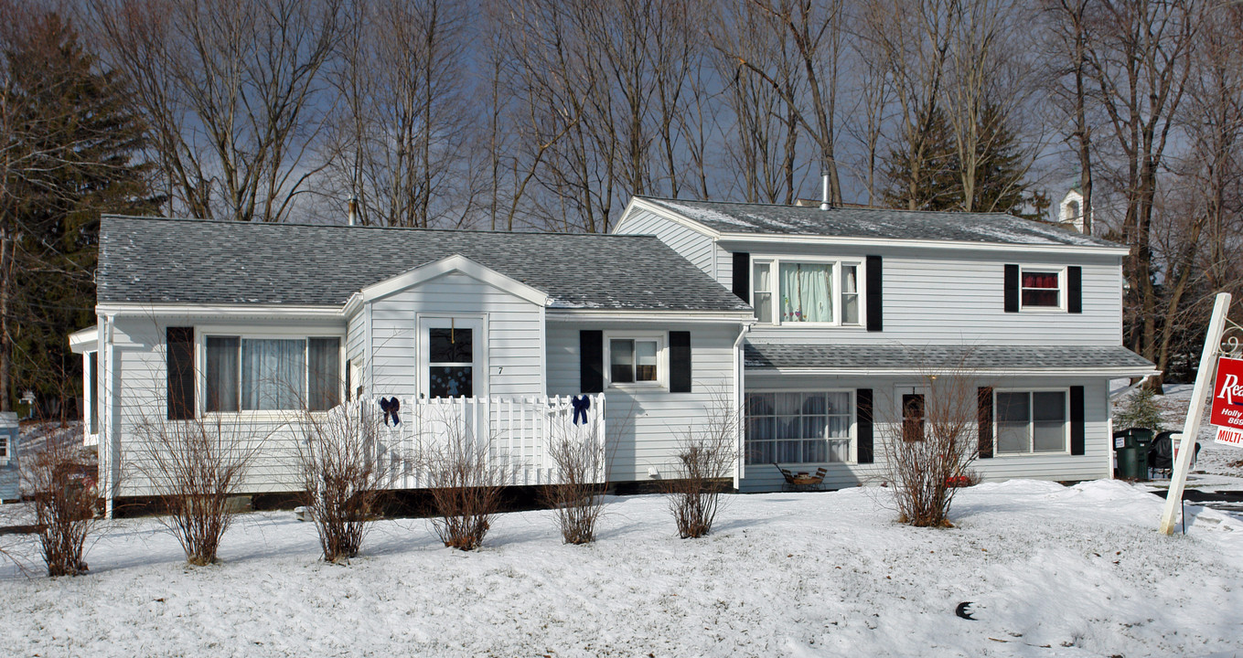 7 Midline Rd in Ballston Lake, NY - Building Photo