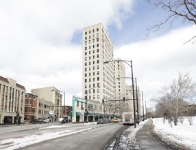 2000 N Lincoln Park W in Chicago, IL - Building Photo - Building Photo