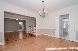 4813 Holly St in Bellaire, TX - Foto de edificio - Building Photo