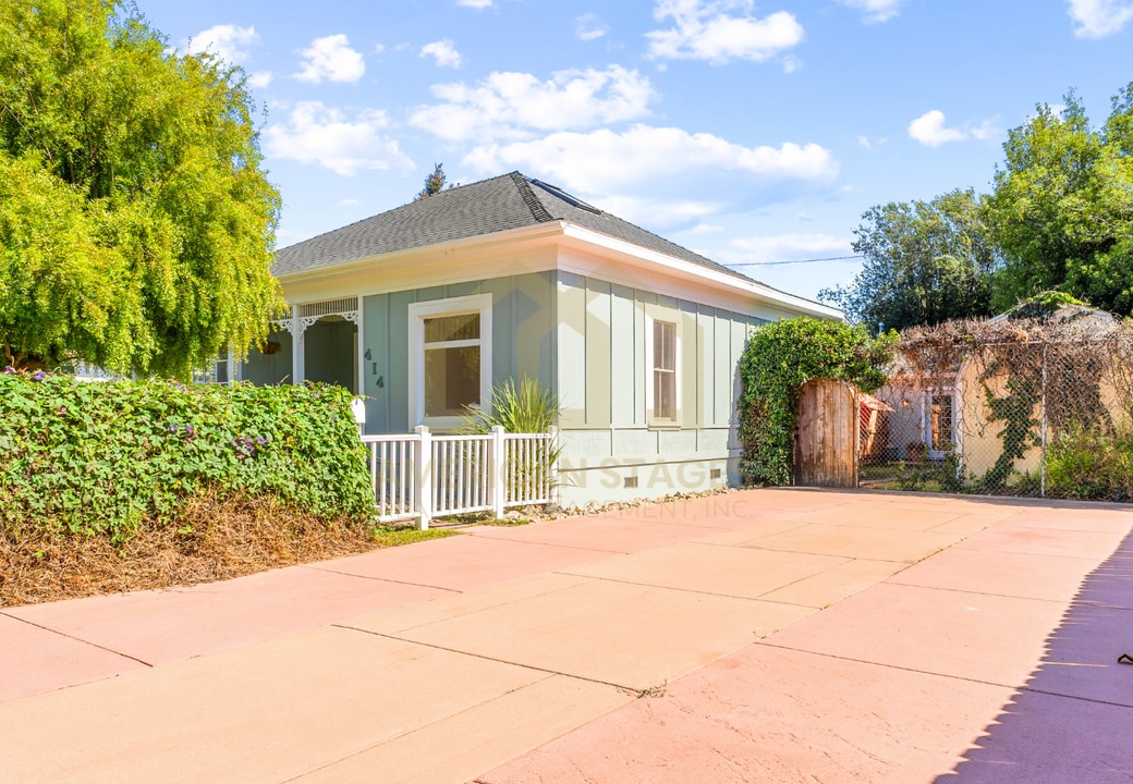 414 W Walnut Ave, Unit Studio in Lompoc, CA - Building Photo