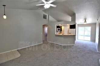 3300 N Elmstone Ave in Meridian, ID - Building Photo - Building Photo