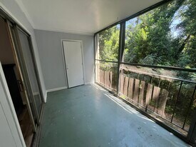 1100 Skyland Dr, Unit R2 in Columbia, SC - Building Photo