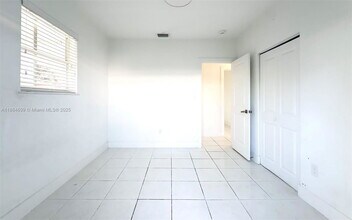 7222 SW 34th St in Miami, FL - Building Photo - Building Photo