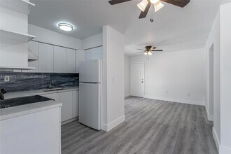 852 SW 1st St in Miami, FL - Building Photo - Building Photo