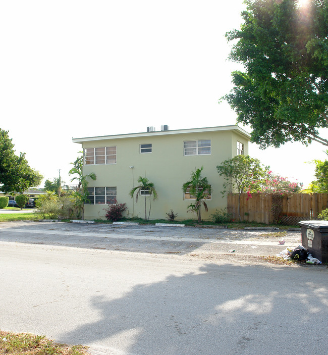 3730 SW 1st St in Fort Lauderdale, FL - Building Photo - Building Photo