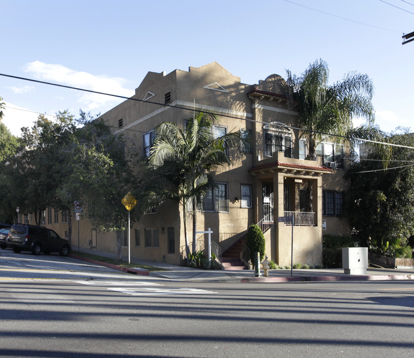 5987 Franklin Ave in Los Angeles, CA - Foto de edificio