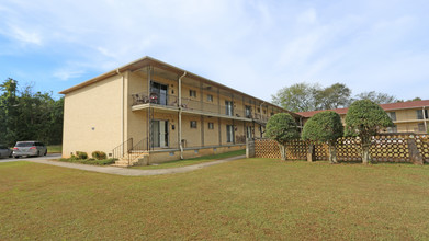 TriWood Apartments in Decatur, AL - Foto de edificio - Building Photo