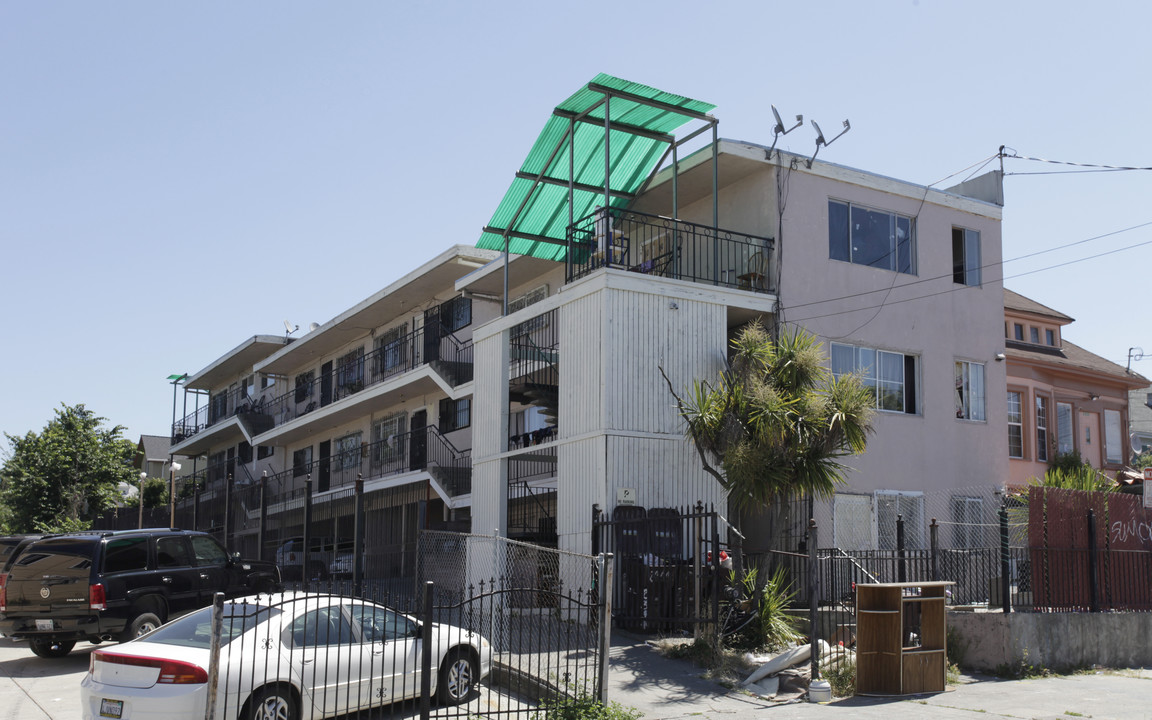 Casa De Sol Apartments in Oakland, CA - Foto de edificio