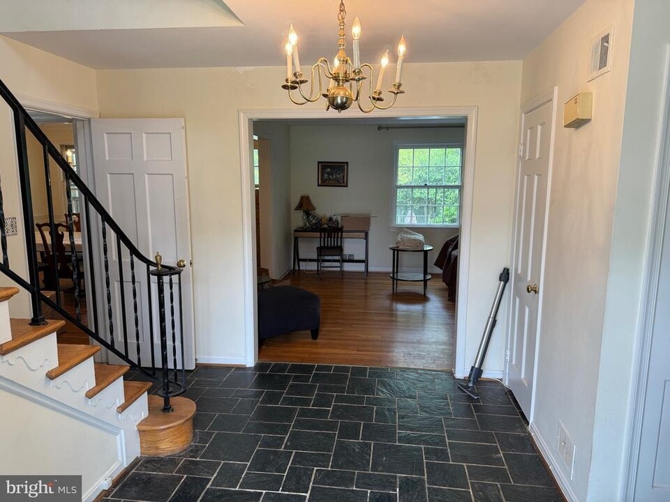 1409 Kingston Ave in Alexandria, VA - Foto de edificio