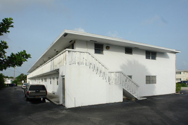 South Lake Apartments in West Palm Beach, FL - Building Photo - Building Photo