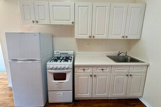 2274 Broadway in New York, NY - Building Photo - Building Photo