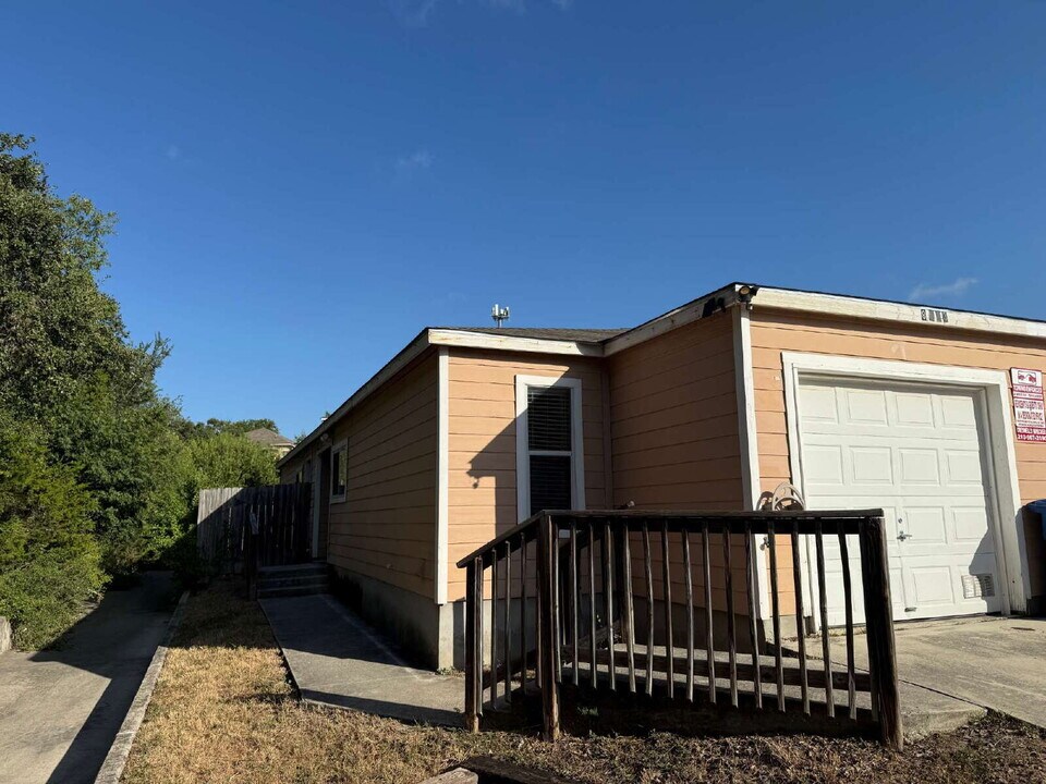 8003 Maverick Climb in San Antonio, TX - Building Photo