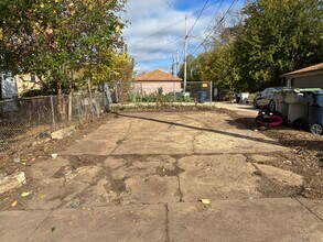 3700 N 15th St, Unit Lower in Milwaukee, WI - Foto de edificio - Building Photo