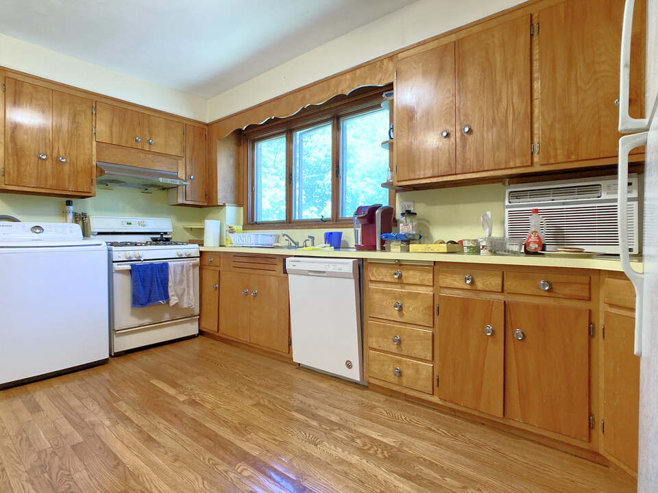 289 Foster St, Unit 1 in Boston, MA - Building Photo
