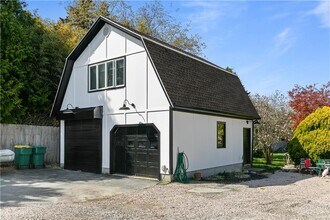 202 Old Mill Ln in Portsmouth, RI - Building Photo - Building Photo